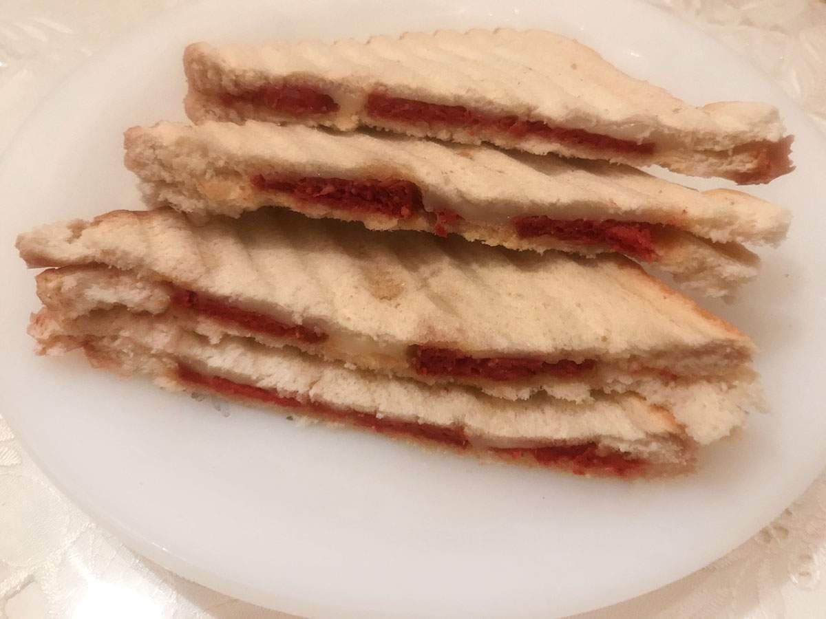 Sucuklu Kaşarlı Tost