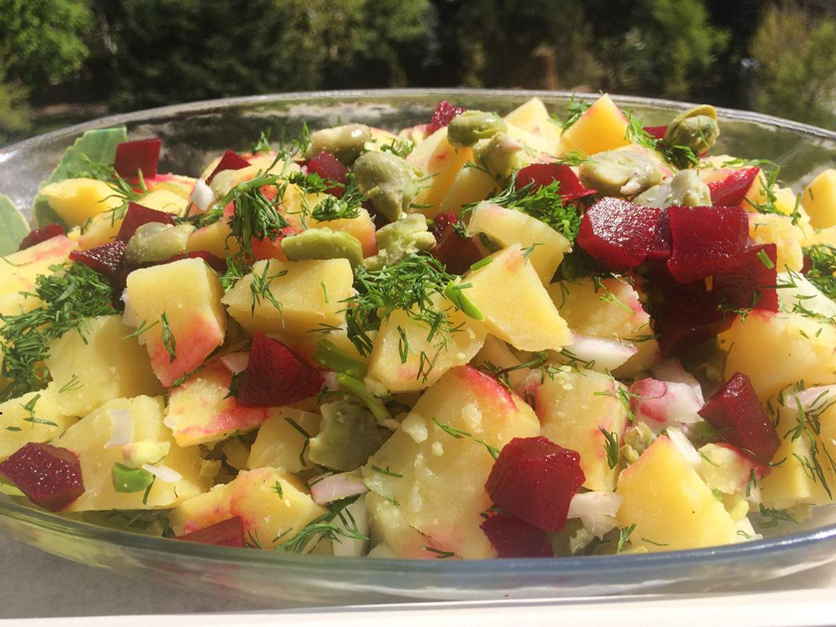 Ic Bakla Ve Pancarlı Patates Salatasi