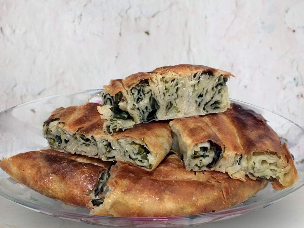 Ispanaklı Peynirli Acma Kol Böreği