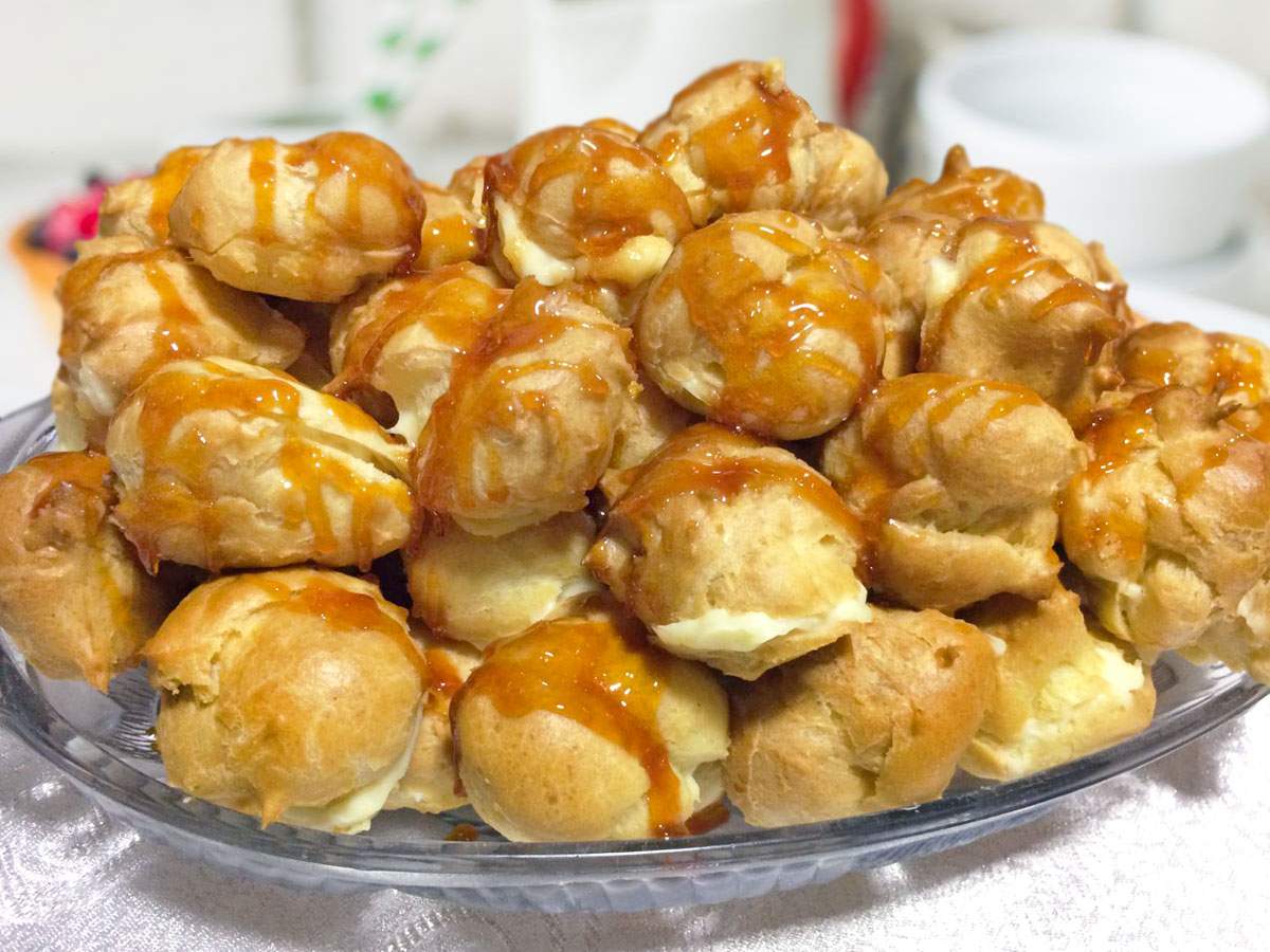 Karamelli Profiterol