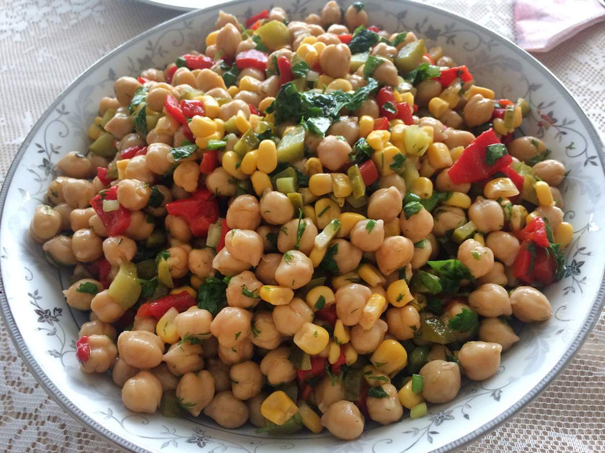 Turşulu Nohut Salatasi