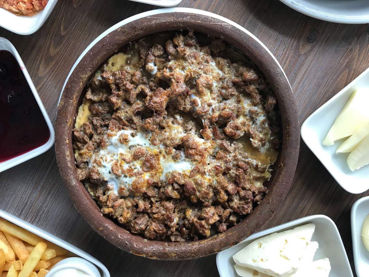 Yumurtalı Kaşarlı Güveç Kavurma